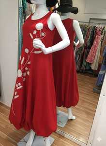 Robe maxi pour femmes populaire à col rond sans manches avec un motif de broderie ethnique Couleurs rouges pour les vacances 2025 Meilleure qualité de marque - Product Image 3