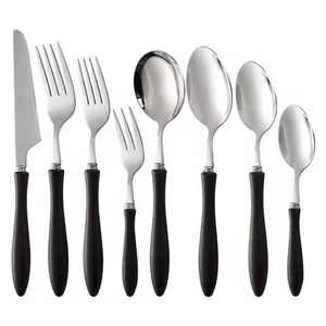 Ensemble de couverts élégant avec manches vert olive et têtes argentées Vaisselle élégante Pratique pour la maison, le bureau et la salle à manger - Product Image 4