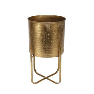Jardinière en métal de meilleure qualité Pot de fleurs plaqué or avec support pour oiseaux Base pour sol Jardinière de décoration florale Vente - Product Image 2