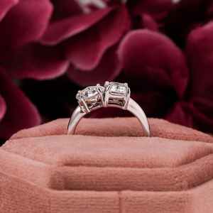 Anillo de boda de dos piedras de oro rosa Amarillo Blanco de 14 quilates Anillo de compromiso de moda de diamante de laboratorio de corte esmeralda y doble Asscher - Product Image 5