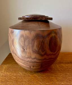 Trusted Manufacturer Large Decorative <b>Wooden</b> Cremation <b>Urn</b> <b>For</b> Human <b>Ashes</b> With Durable Construction <b>For</b> Memorial Use - Product Image 6