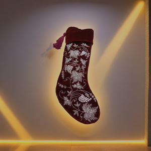 Bas de Noël en velours brodé pour la décoration de vacances en famille Couleurs personnalisées disponibles pour la décoration de la maison Suspendus - Product Image 3