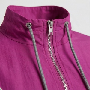 Chaqueta cortavientos con capucha para mujer, de invierno, con dos paneles, para correr, con cordón ajustable, con franjas laterales, personalizable, reversible, atlética - Product Image 4