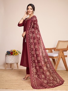 Kurti bordado étnico para mujer con pantalón Salwar de estilo indio Precios a granel para ropa de boda Ropa india y pakistaní - Product Image 4