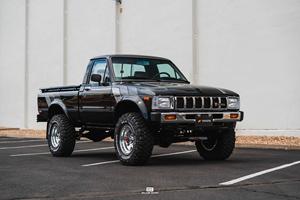 Toyota Pickup SR5 de 1982, Usada en Estados Unidos, Volante a la Izquierda, Económica - Product Image 1