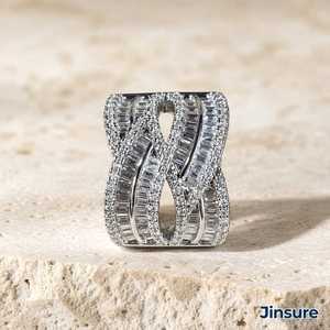 Anello di Lusso a Forma di Croce per Donna, Completamente Micro-Incastonato con Pietre Brillanti, Ornamento per Mani da Cerimonia - Product Image 1