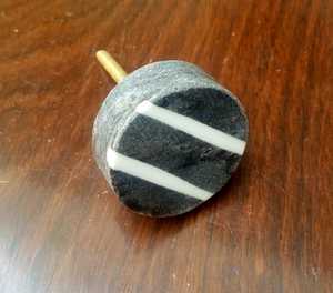 Perilla de puerta con incrustaciones de mármol y madera blanca, manija de puerta de armario de piedra maciza, accesorio de lujo para el hogar, manija de puerta de armario, perillas para muebles - Product Image 2