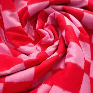 Tela de Algodón Ecológica con Estampado Artesanal Sanganeri, Diseño Floral Rojo y Rosa para Textiles del Hogar y Tapicería - Product Image 2