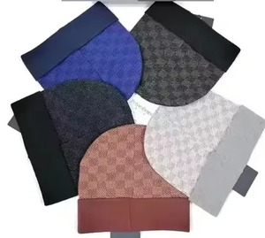 Gorro 100% de algodón con diseño personalizado de OEM para hombre y mujer, gorro acrílico teñido de liso de alta calidad, gorro tejido Jacquard de invierno al por mayor - Product Image 1