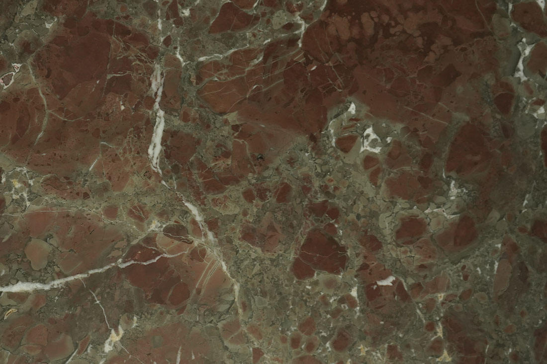 สีแดงเข้ม