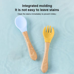 Ensemble cuillère et fourchette à manche en bois, faible MOQ, prix d'usine, couleur personnalisée, prêt à expédier, logo personnalisé, couverts en silicone pour bébé - Product Image 3