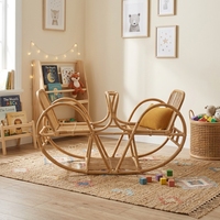 Fauteuil à bascule pour bébé en rotin, style rétro traditionnel et ludique, naturel, durable et sûr, pour salon, chambre d'enfant et crèche, vente en gros