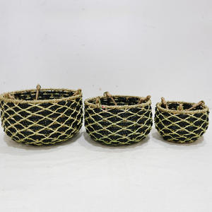 Jardinière suspendue auto-arrosante faite à la main à partir de paniers tissés en jacinthe d'eau et en jonc de mer Vietnam - Product Image 3