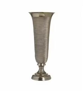 Élégant vase en métal en fer porte-fleurs décoratif moderne pour la maison style intérieur salon table et salle à manger décor - Product Image 3