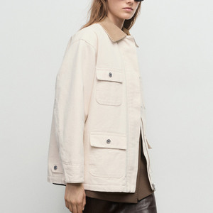 Veste utilitaire crème pour femmes avec col contrasté marron, manteau décontracté multi-poches pour un style tendance au quotidien, mode urbaine élégante - Product Image 4