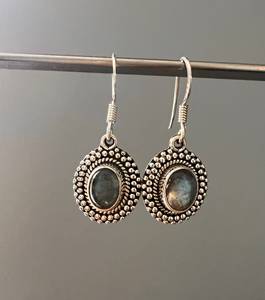 Vente en gros de bijoux en argent 925 Ensemble de lunette douce simple Labradorite Pierre de lune noire Inspiré de la mode Boucles d'oreilles en argent 925 à la mode - Product Image 4