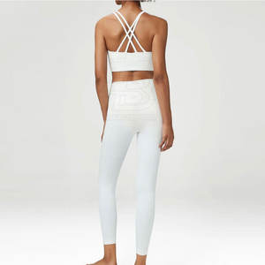 Vente directe d'usine ensemble de yoga 2 pièces personnalisé de haute qualité pour femmes respirant mi-demi dernier style avec motif solide à faible quantité minimale de commande - Product Image 2