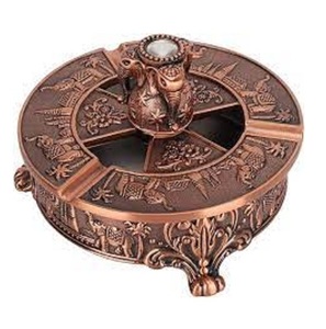 Nouveau cendrier en laiton de conception classique faite à la main indienne avec base en bois taille et forme personnalisées quantité minimale de commande bas à vendre - Product Image 3