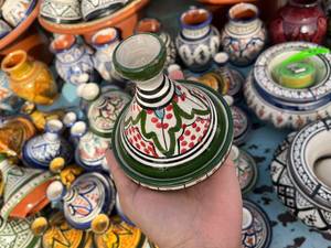 Tajín Marroquí Hecho a Mano, Pintado a Mano en Azul y Blanco, con Tapa de Cerámica Esmaltada en Forma de Cono, Estilo Tradicional de Fez, Ecológico, Antiadherente - Product Image 1