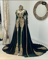Robe longue de soirée luxueuse en satin écologique, col montant vintage, dentelle faite main, ornements en pierres, perles de cristal, motif floral