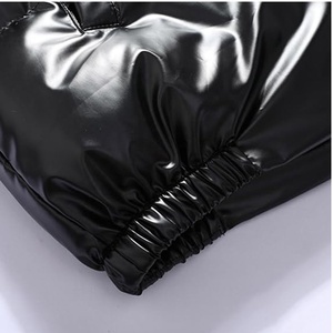 Blouson Bomber Unisexe Personnalisé Hiver Imperméable Chaud à Capuche Style Urbain avec Fermeture Éclair et Design Patchwork Sherpa - Product Image 4