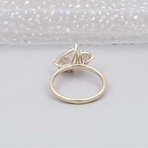 Anillo de Compromiso de Dos Piedras con Certificación IGI Toi Et Moi, Elegante Joyería de Diamantes - Product Image 4