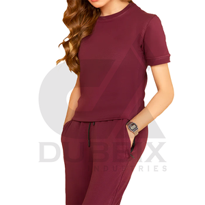 Ensemble de survêtement pour femmes grande taille à manches courtes pour la course et le sport, logo personnalisé, respirant, séchage rapide, écologique, haute qualité - Product Image 1