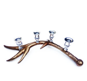 Elegante candelabro de aluminio plateado de 2 tonos Fundición de metal para uso de regalo Diseño artesanal elegante - Product Image 3