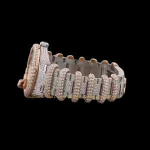 Montre unisexe en verre de haute qualité avec crâne, sertie de diamants en moissanite de clarté VVS, ornée de diamants taille brillant rond - Product Image 2