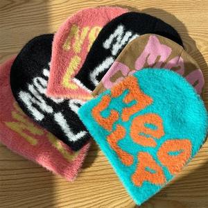 Gorro de invierno Mohair de algodón 100% personalizado, gorro Unisex cómodo, diseño Jacquard para adultos, patrón de dibujos animados para hombre y mujer - Product Image 4
