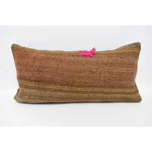 Coussin Patchwork Kantha en Laine Beige Rayé Subtil Coussin Décoratif de Luxe 12x24 Pouces Motif Moelleux Vintage pour le Salon - Product Image 1