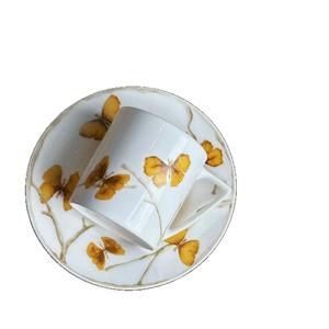 Juego de Taza y Platillo de Cerámica Amarillo y Blanco con Diseño de Mariposas Estilo Europeo, Capacidad de 220 ml, Apto para Lavavajillas y Microondas - Product Image 4
