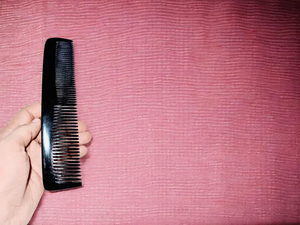 Peine de cuerno negro natural hecho a mano por Tradebit - Product Image 6