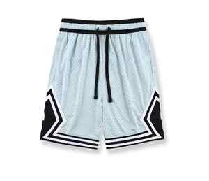 Short de sport décontracté personnalisé pour homme, en tissu mesh respirant 100 % polyester, avec broderie et taille élastique, idéal pour la plage et le basketball - Product Image 3