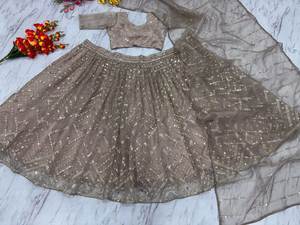 Lehenga Choli de luxe en organza de soie orné de couleurs personnalisées, avec un magnifique tissu en toile de cancan lourd, pour les fêtes - Product Image 6