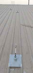 Système antichute sur le toit avec boucle à connexion rapide Longueur réglable Capacité de 100kg Construction en acier/acier inoxydable - Product Image 3