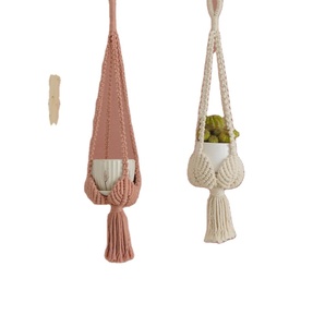 Cintre en macramé personnalisé pour la décoration murale et fenêtre - Product Image 1