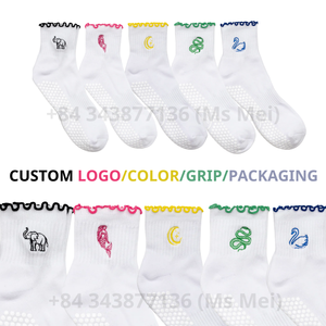 Chaussettes en coton antidérapantes personnalisées avec logo pour femmes, chaussettes tricotées à volants, grip pour le Pilates, usage quotidien, chaussettes vietnamiennes, broderie lune - Product Image 4