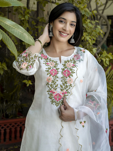 Kurti pour femmes fabriqué en Inde pour les fêtes ou les festivals, disponible pour la vente en gros - Product Image 4