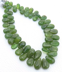 Perles de pierres précieuses lisses en vésuvianite verte, brin de 7,5 pouces, perles de vésuvianite naturelle, 90 carats, 6,5-12 mm, pierres précieuses en vésuvianite en forme de poire, pierres précieuses en vrac - Product Image 1