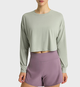 Camisetas atléticas de secado rápido para mujer, tops cortos con mangas largas y cuello redondo, camisetas sueltas de yoga para correr a diario - Product Image 2