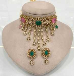 Hermoso Conjunto de Collar Gargantilla de Última Moda, Estilo Minimalista, Collar Tradicional Indio con Pendientes para Mujer, Perfecto para Fiestas - Product Image 1