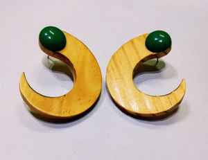 Aros Redondos Modernos de Resina, Pendientes Elegantes Hechos a Mano con Cuentas de Semillas, Joyería Única y Moderna - Product Image 3