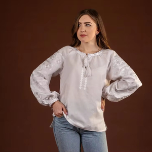 Chemisier brodé ukrainien tendance pour femme, haut décontracté en coton blanc brodé de fleurs, style ukrainien - Product Image 1