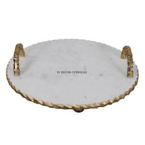 Pequeños bordes y mango de metal chapado en oro con textura martillada para bandeja de servicio hecha de mármol de forma rectangular a un precio impresionante - Product Image 5