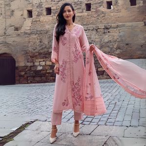 Camisa Bordada Estilo Indio Pakistaní, Frente de Red con Borde Bordado y Aberturas, Frente de Camisa de Encaje, Algodón Puro HandKhaddi - Product Image 5