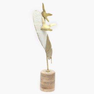 Sculpture d'oiseau et de feuille en métal fabriqué à la main avec base en bois naturel Accent de décor à la maison moderne pour l'affichage de table - Product Image 1