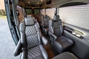 PRÊT À ÊTRE EXPÉDIÉ - MERCEDES-BENZ SPRINTER 2500 TURBODIESEL V6 POWER LUXURY VAN CONVERSION 11 PASSAGERS - MODÈLE 2022 - Product Image 5
