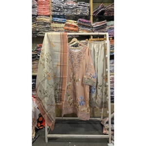 ชุดสูทแฮนด์เมด 3 ชิ้นสำหรับผู้หญิง แรงบันดาลใจจากมาเรีย บี - Product Image 4