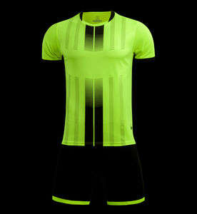 Uniforme de football confortable fabriqué par des professionnels, uniforme de football de produit très demandé pour les hommes - Product Image 5